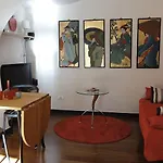 아파트 Paradiset Red Nest In Colletta