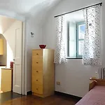 Paradiset Red Nest In Colletta CASTELBIANCO