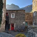 Paradiset Red Nest In Colletta CASTELBIANCO